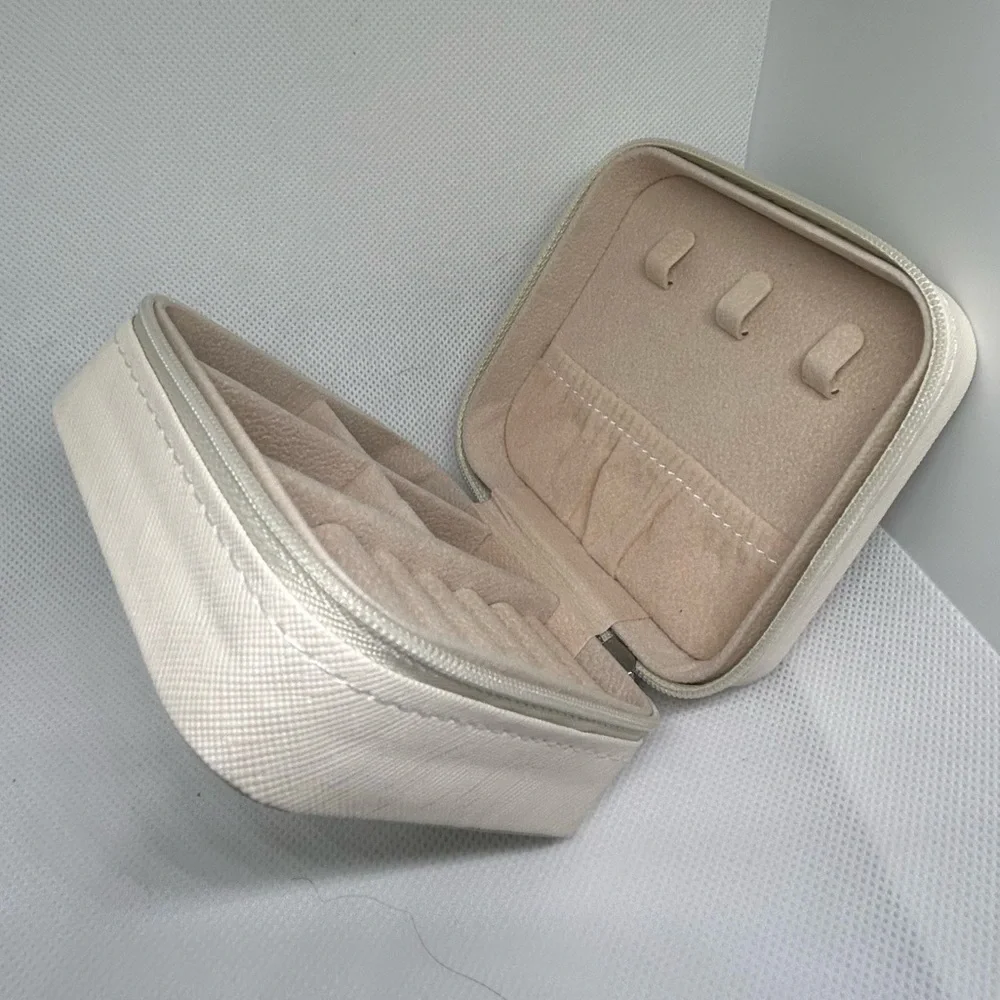 Chic‎ Cream Jewelry Storage Case